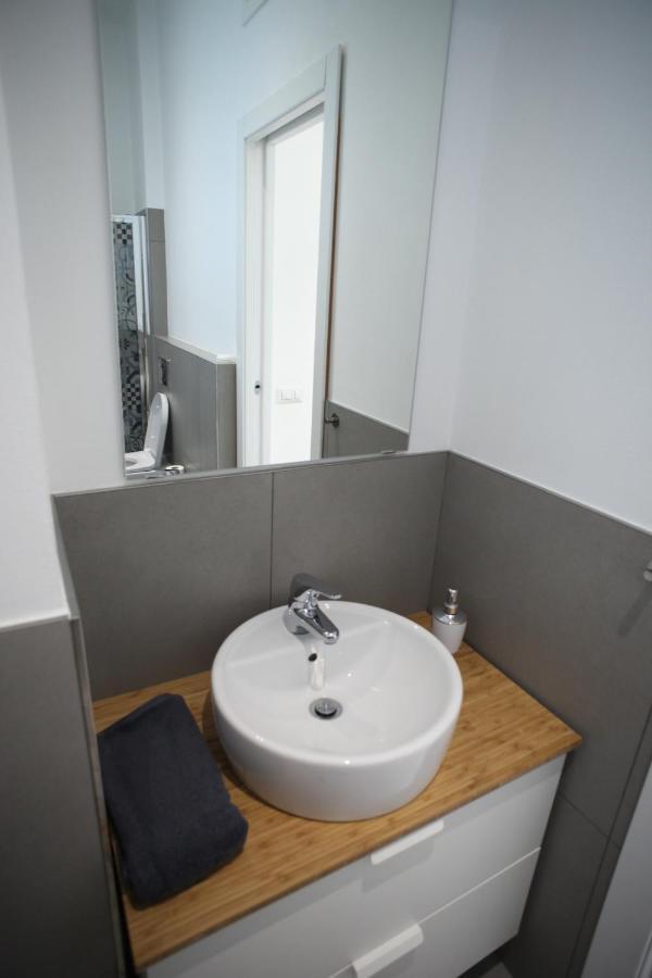 Boutique Home Duomo E Universita Bocconi Milan Exterior photo